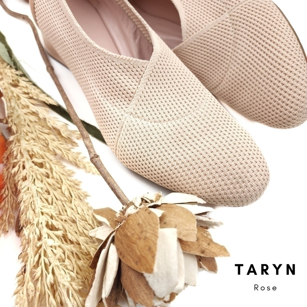 Taryn Rose Cream Low Heel Flats Sz 8